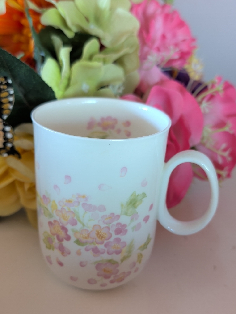 Beautiful Rose Of England Fine Bone China.An Exclusive Design. Made In England🌟